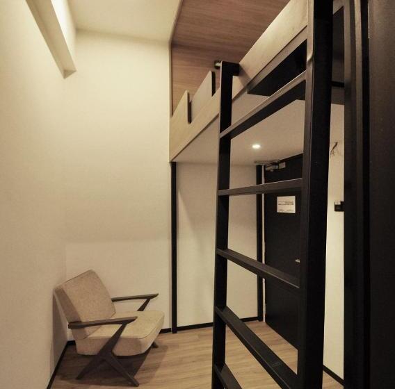 标准单人间, Kooning   Hostel