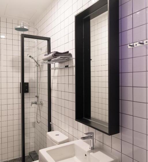 标准单人间, Kooning   Hostel