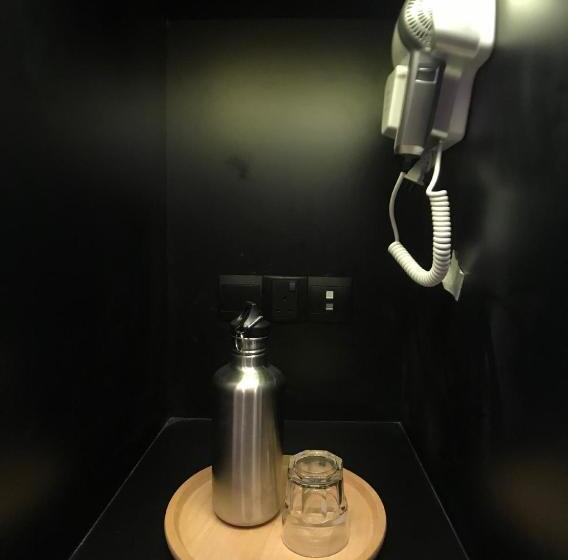 标准单人间, Kooning   Hostel