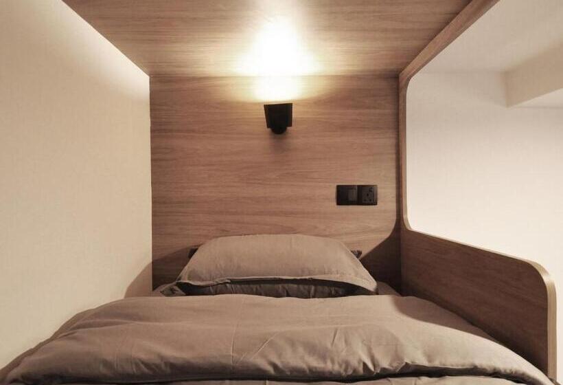 标准单人间, Kooning   Hostel