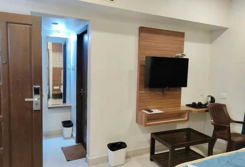 اتاق سوپریور با تخت بزرگ, Sma Grand Inn, Triplicane