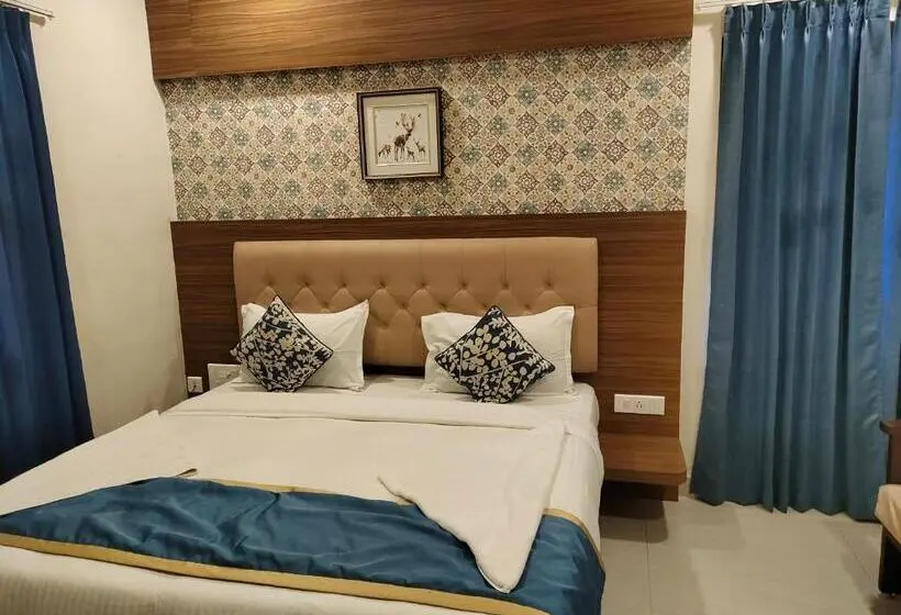 اتاق سوپریور با تخت بزرگ, Sma Grand Inn, Triplicane