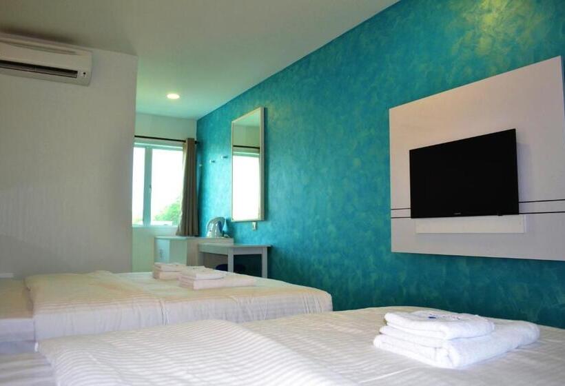 Трехместный Номер Базовый, Yew Boutique