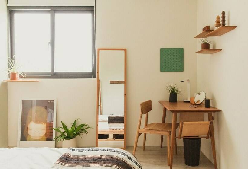 اتاق استاندارد, Boy Apartment