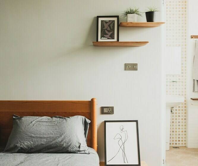 اتاق استاندارد, Boy Apartment