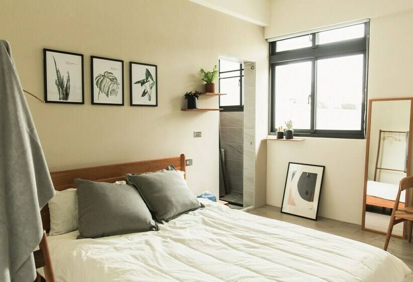 اتاق استاندارد, Boy Apartment