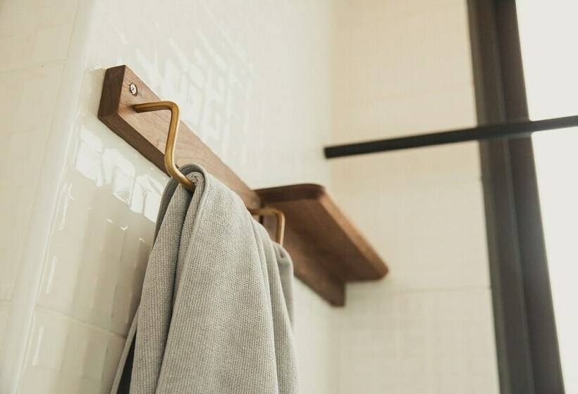 اتاق استاندارد, Boy Apartment