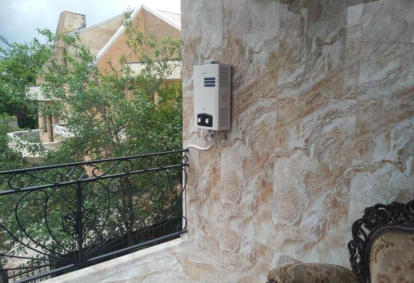 سوئیت با بالکن, Royal