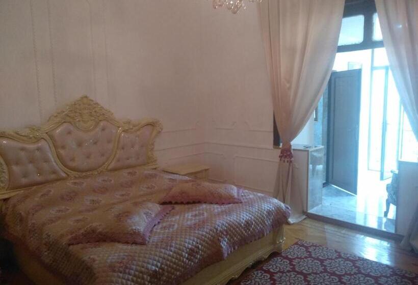 سوئیت با بالکن, Royal