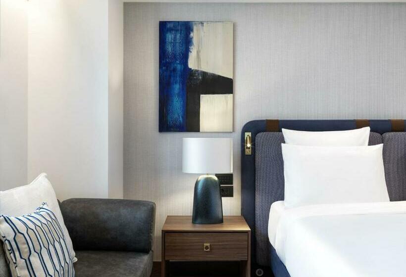 Deluxe Room King Size Bed