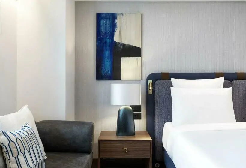 Deluxe Room King Size Bed