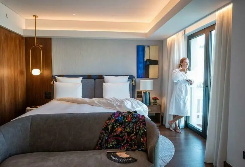 キングサイズベッドのデラックススイート, Athens Capital Center Hotel   Mgallery Collection
