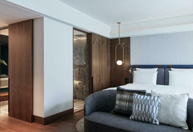 Deluxe Suite King Bed