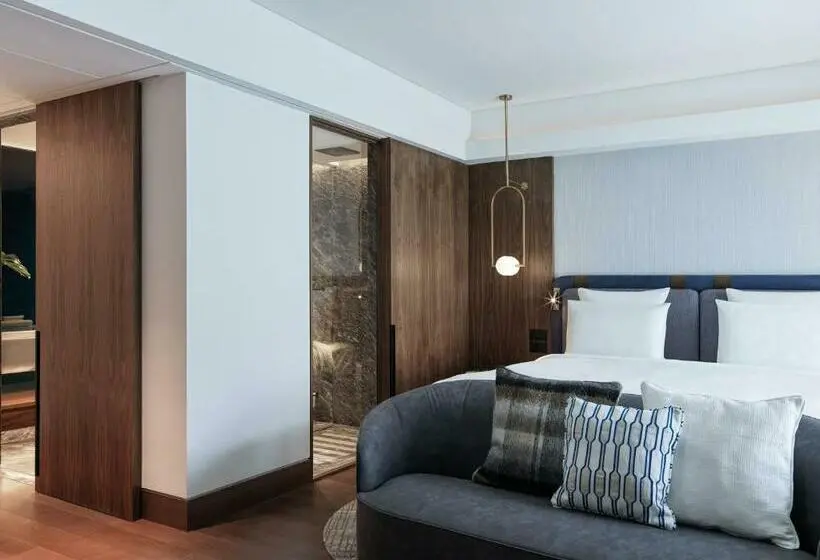 Deluxe Suite King Bed