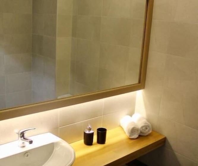 חדר סטנדרט, Athlos