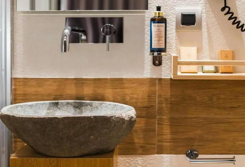 اتاق اکونومی, Carpe Diem Boutique