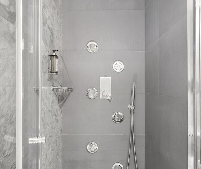 Suite, Carpe Diem Boutique