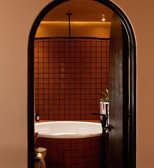 سوئیت با وان آب گرم, Casa Hoyos