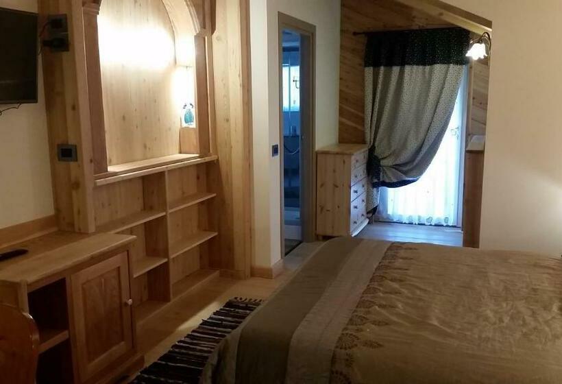 غرفة قياسية, El Mondin