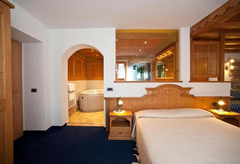 جناح مزود بجاكوزى, El Mondin