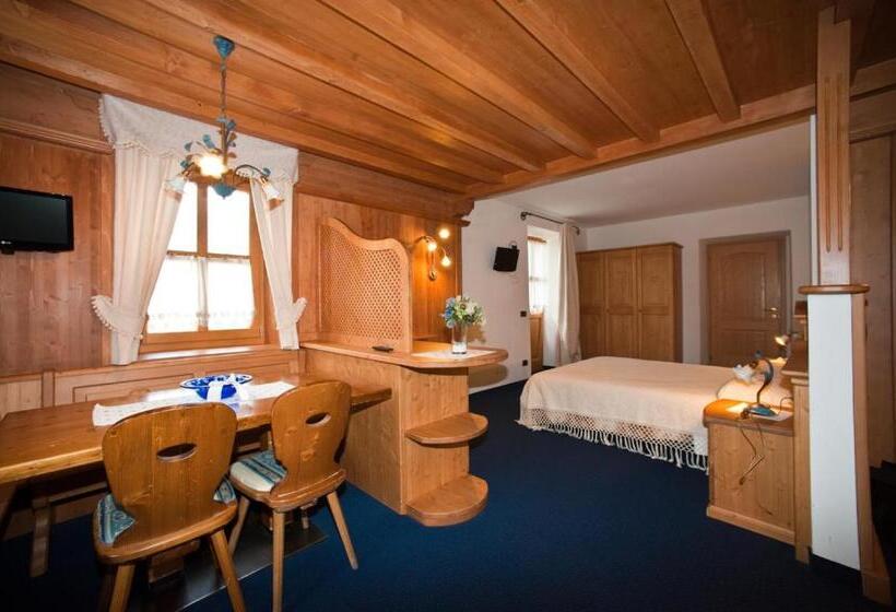 جناح مزود بجاكوزى, El Mondin