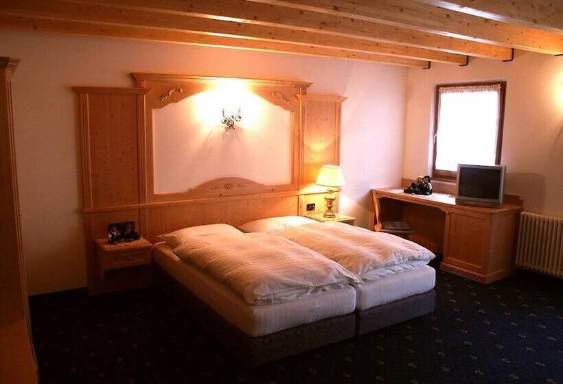 غرفة قياسية, El Mondin