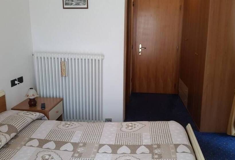 غرفة قياسية, El Mondin