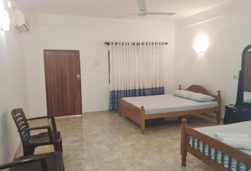 חדר אקונומי, Emerald Guest House