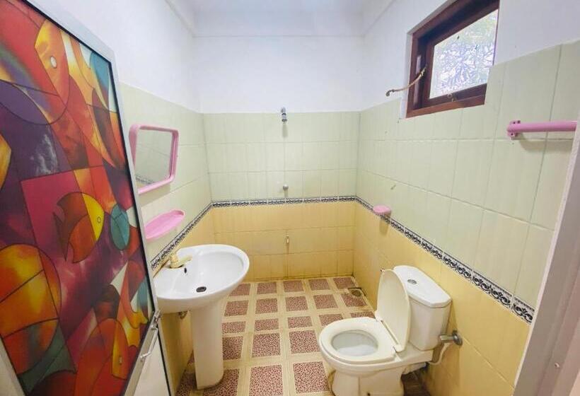 חדר אקונומי, Emerald Guest House