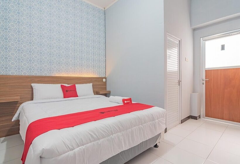 Номер Deluxe, Reddoorz Near Alun Alun Garut
