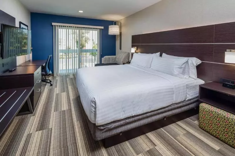 اتاق استاندارد با تخت بزرگ برای معلولان, Holiday Inn Express   Sunnyvale   Silicon Valley, An Ihg
