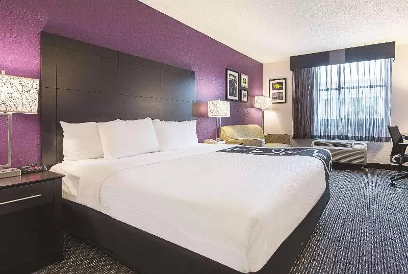 キングサイズベッドのエクゼクティブルーム, La Quinta By Wyndham Plantation At Sw 6th St