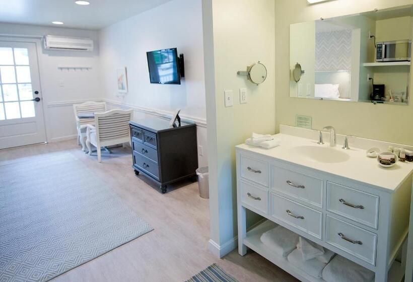 غرفة قياسية سرير كينج, The Lodge On The Cove