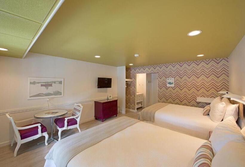 غرفة قياسية سرير ملكى, The Lodge On The Cove