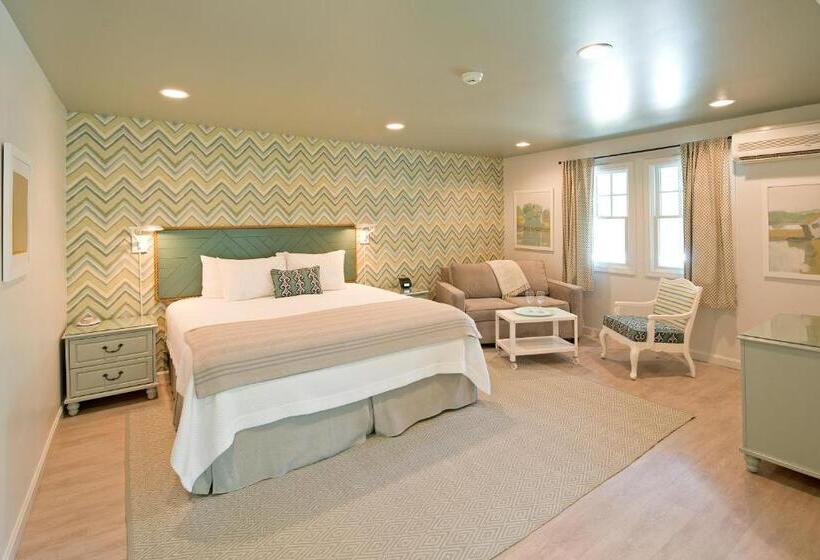 جناح ذو إطلالة, The Lodge On The Cove