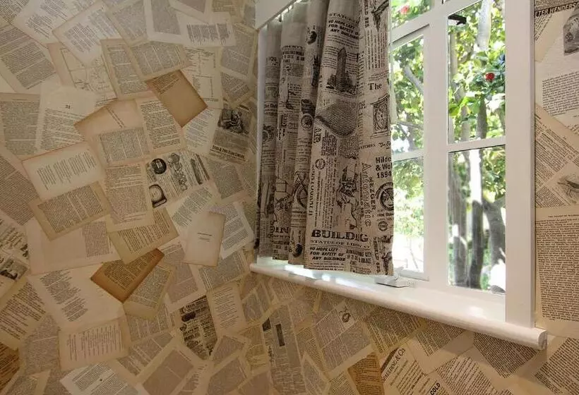 اتاق لوکس با تخت بزرگ, The Vagabond S House Boutique Inn