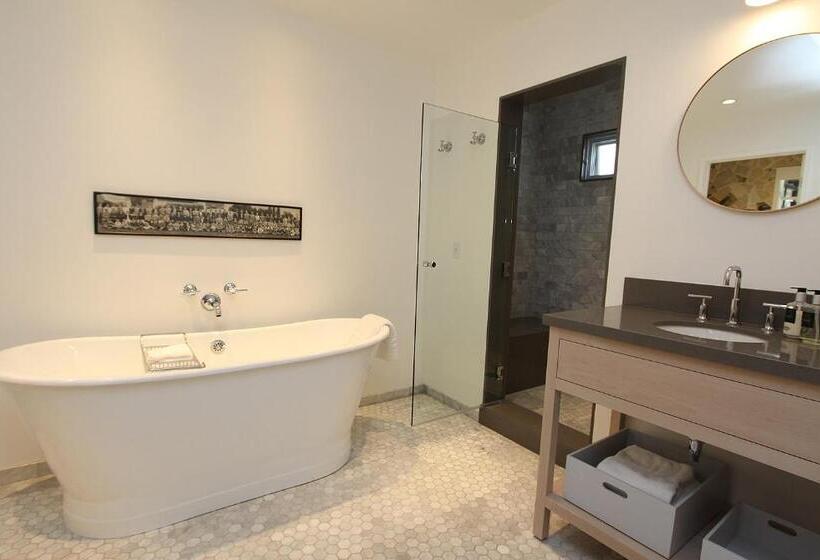 带大床的豪华间, The Vagabond S House Boutique Inn