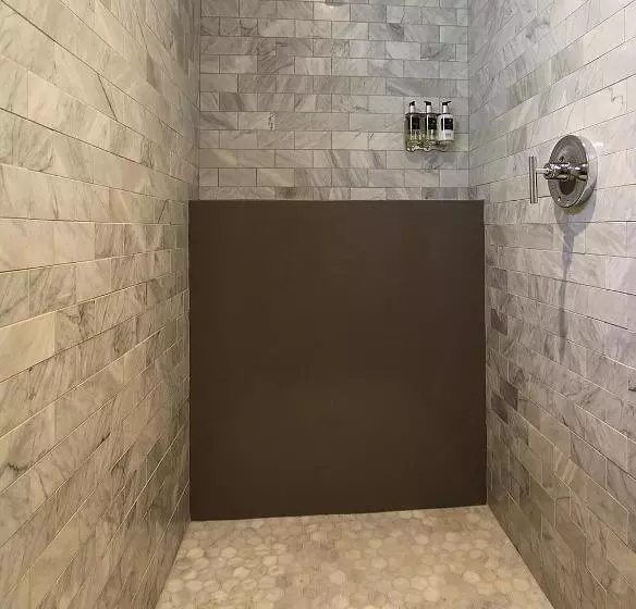 اتاق لوکس با تخت بزرگ, The Vagabond S House Boutique Inn
