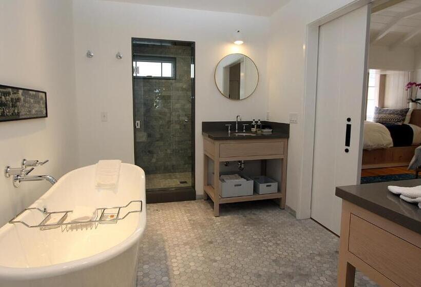 带大床的豪华间, The Vagabond S House Boutique Inn