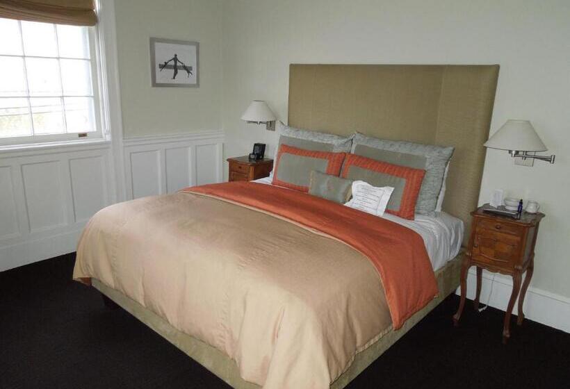 جناح جونيور, The Vanderbilt, Auberge Resorts Collection