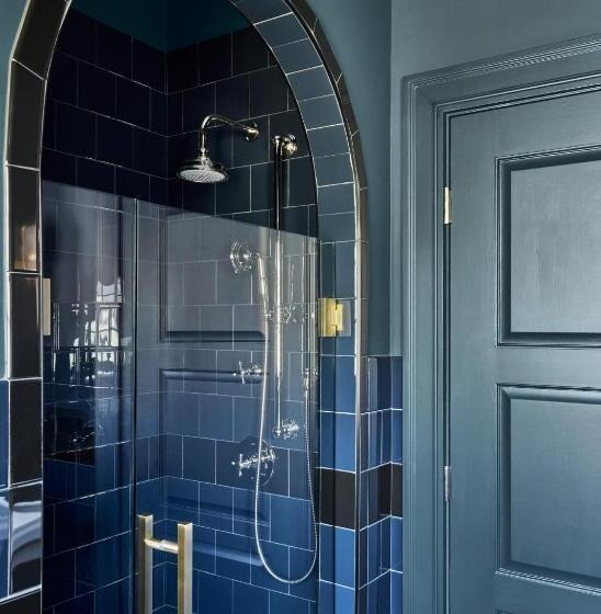 جناح جونيور إداري, The Vanderbilt, Auberge Resorts Collection