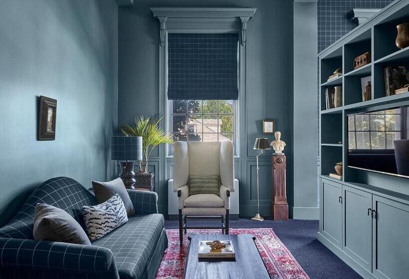 جناح جونيور إداري, The Vanderbilt, Auberge Resorts Collection