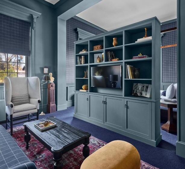 جناح جونيور إداري, The Vanderbilt, Auberge Resorts Collection