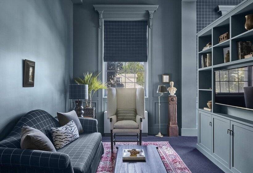 جناح, The Vanderbilt, Auberge Resorts Collection