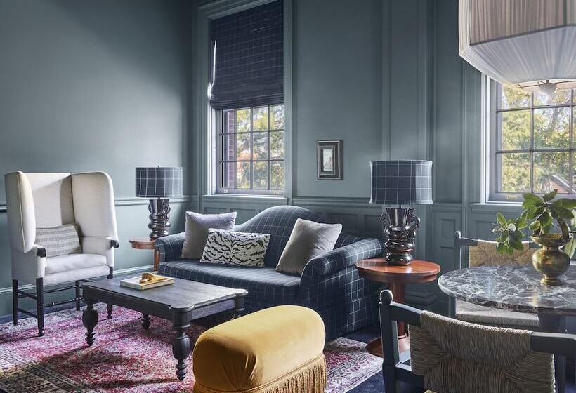 جناح, The Vanderbilt, Auberge Resorts Collection