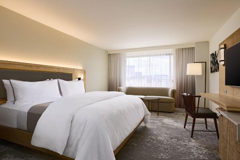 חדר סטנדרט עם מיטת קינג, The Westin Los Angeles Airport