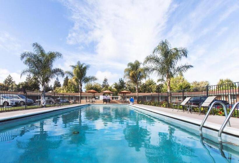 חדר סטנדרט, Tri Valley Inn & Suites