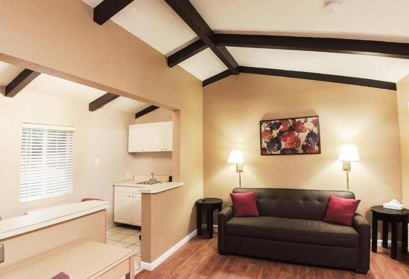 Люкс, Tri Valley Inn & Suites