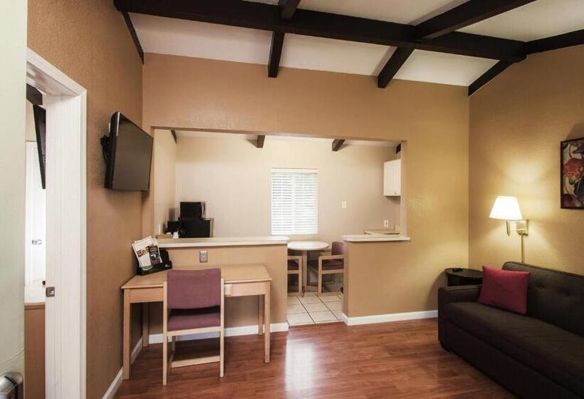 סוויטה, Tri Valley Inn & Suites