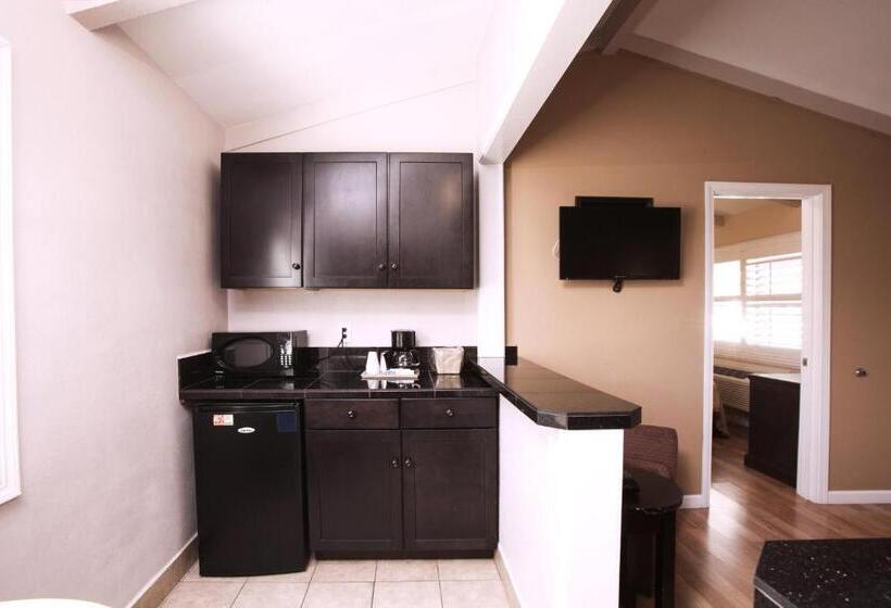 סוויטה, Tri Valley Inn & Suites